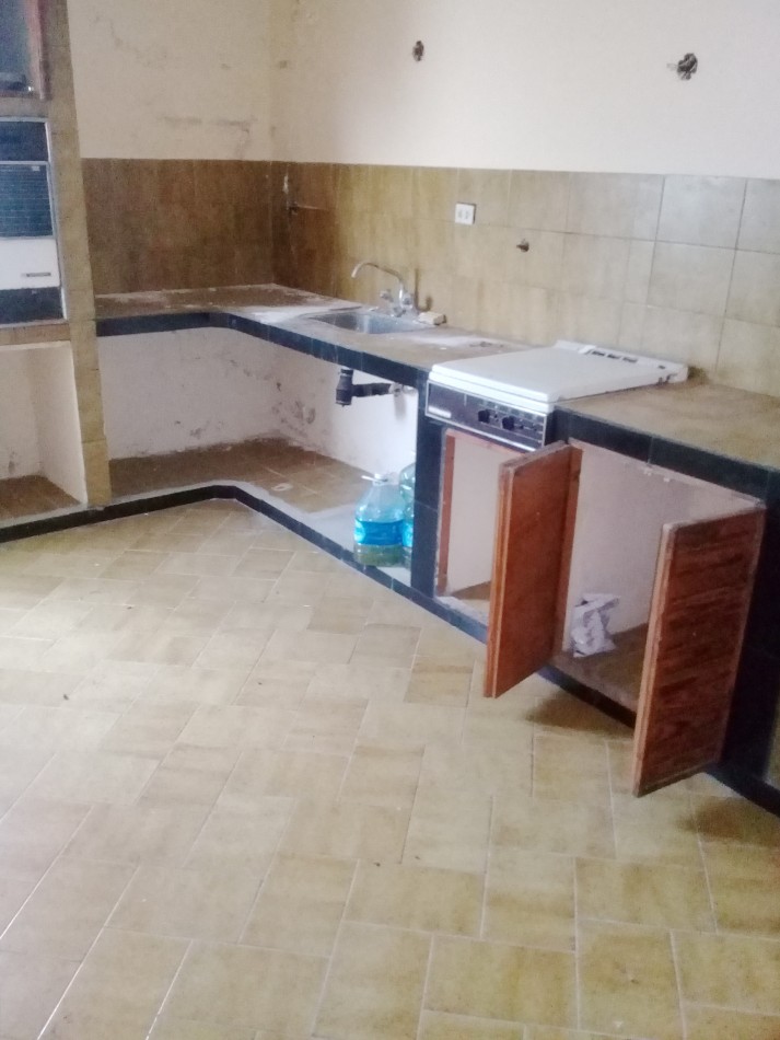 Excelente Casa centrica a refaccionar 