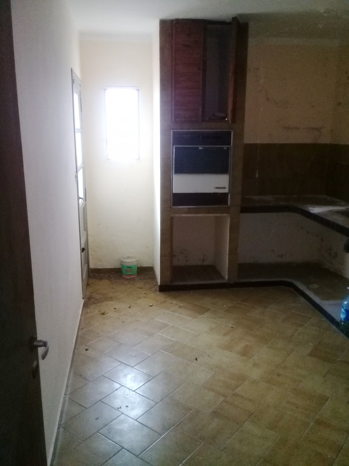 Excelente Casa centrica a refaccionar 