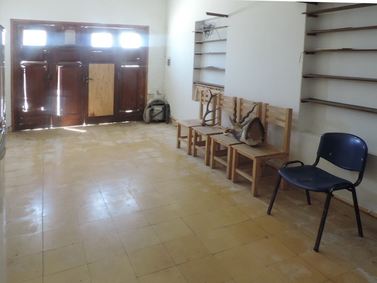Casa moderna con dos Deptos.
