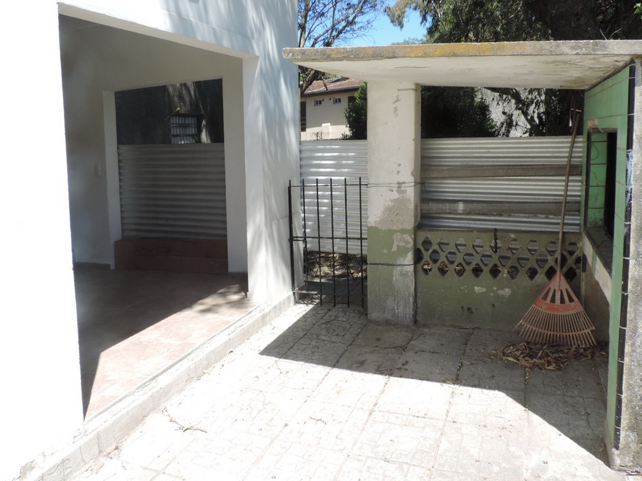 Casa moderna con dos Deptos.