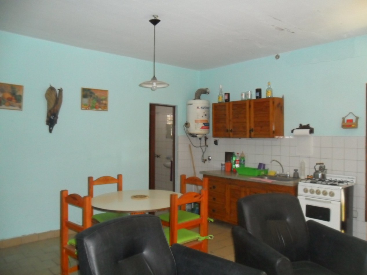 Casa de 3 amb. con depto. en zona norte