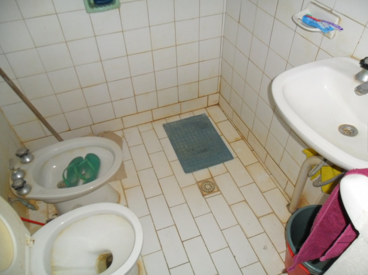 Casa de 3 amb. con depto. en zona norte
