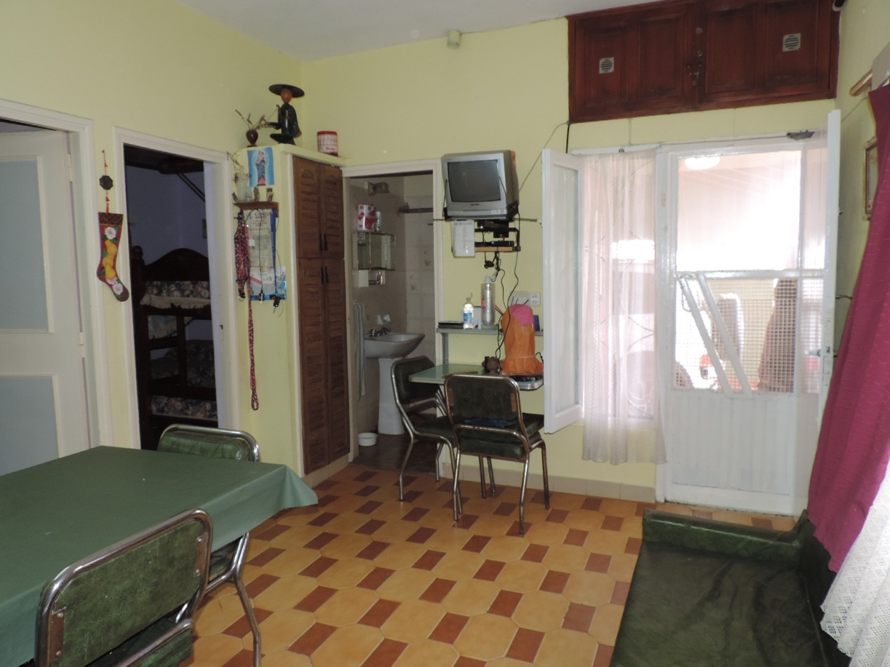 Casa de 3 Amb. con gran lote