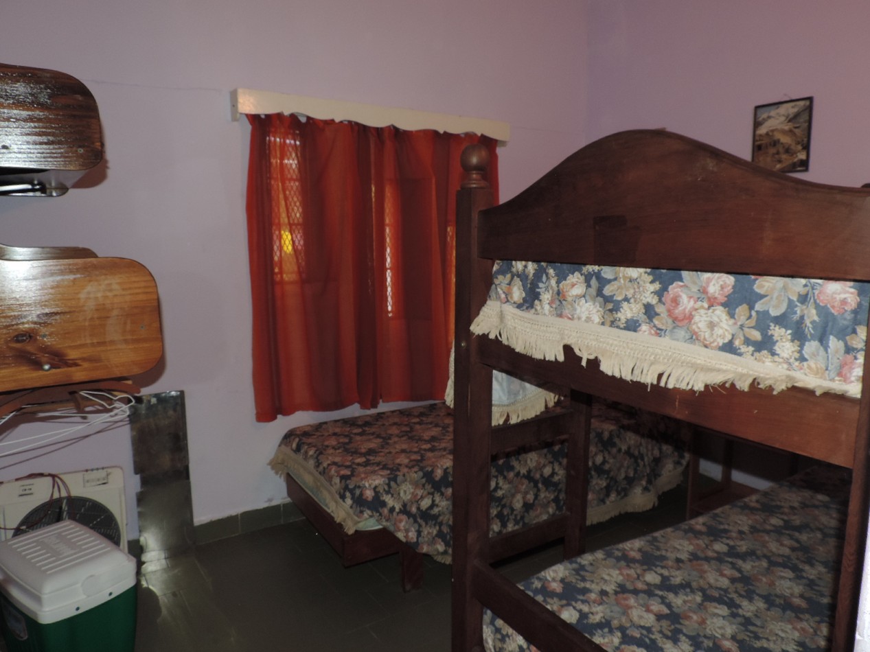 Casa de 3 Amb. con gran lote