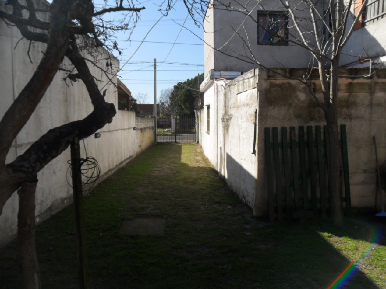 Depto. de 2 Amb. +  Monoambiente c/patio y entrada de vehiculo 