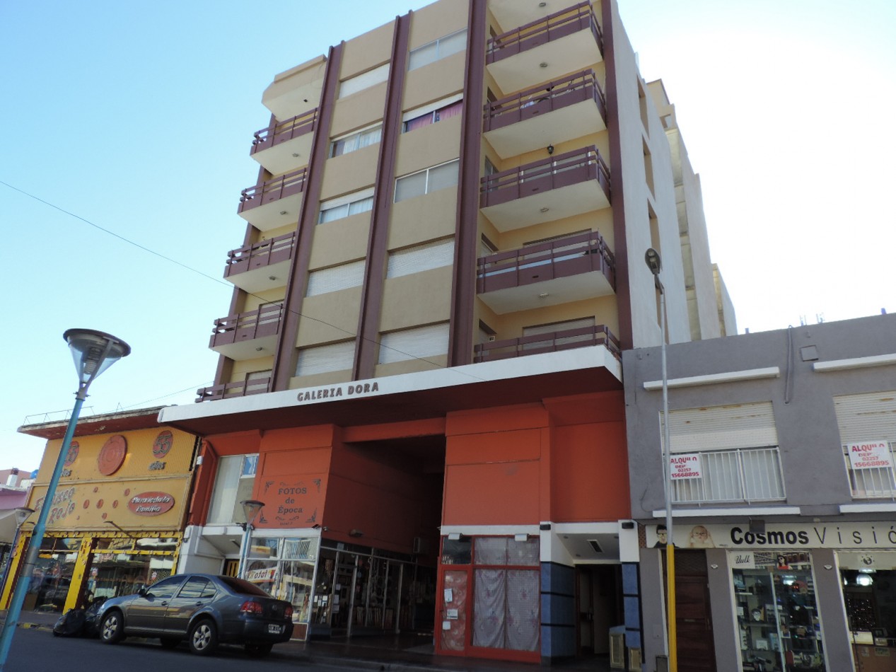 Depto. 2 Amb sobre peatonal Edificio Dora I 1ero D