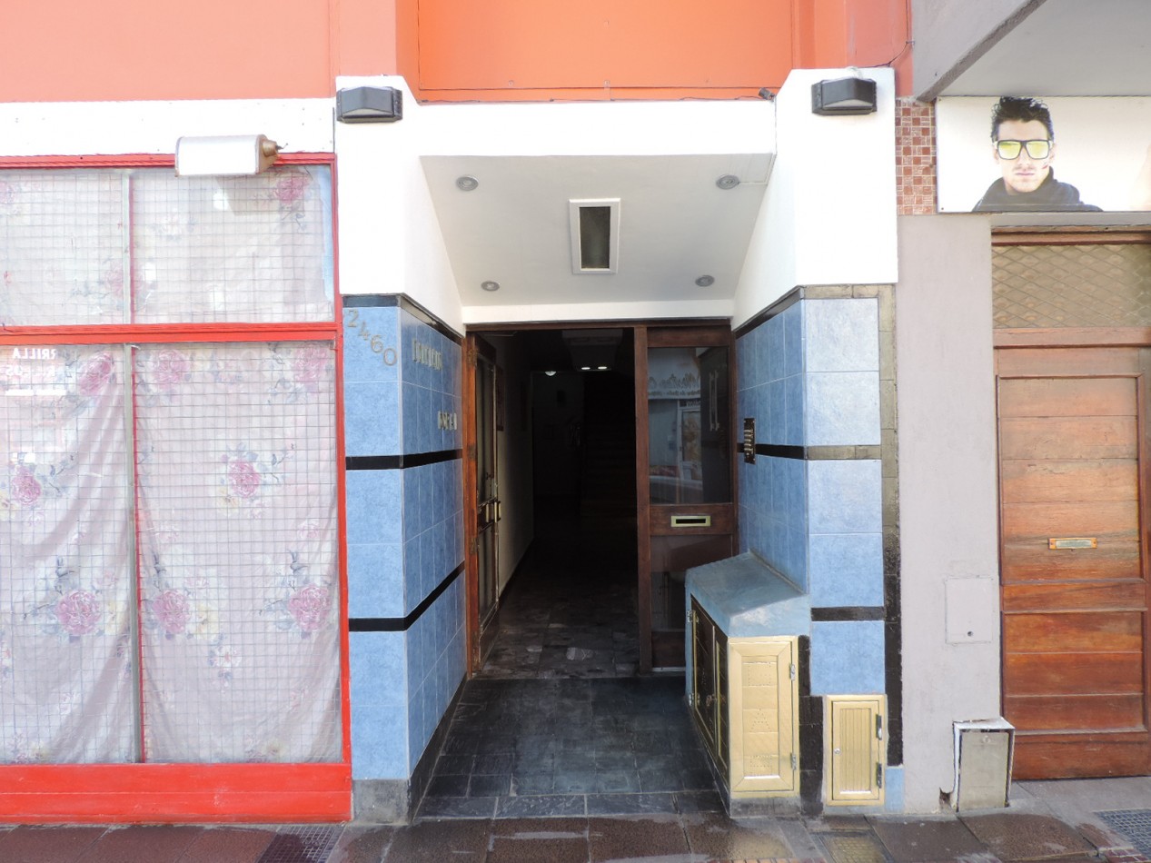 Depto. 2 Amb sobre peatonal Edificio Dora I 1ero D