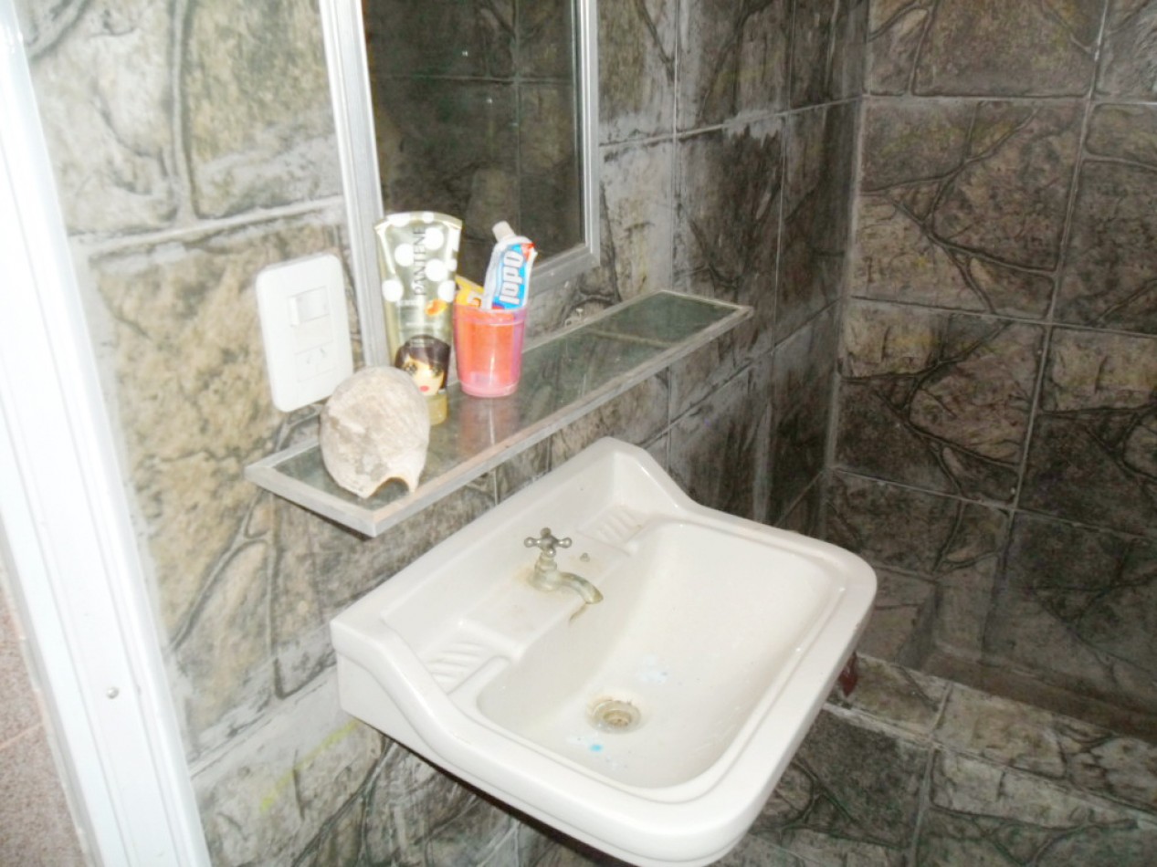 Oportunidad casa de 4 Amb con gran lote