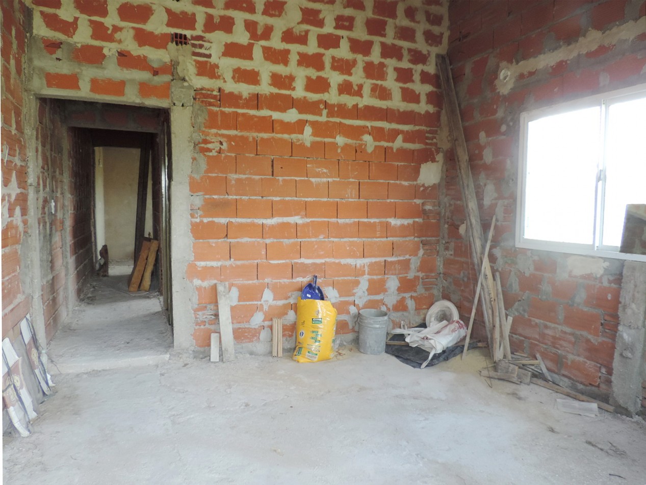 Casa 3 Amb a terminar sobre lote de 696 M2 en Tala sur