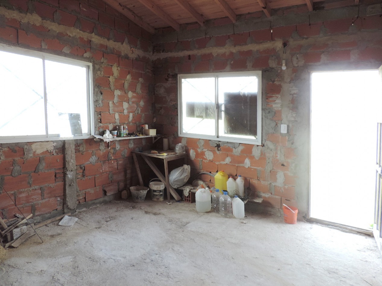 Casa 3 Amb a terminar sobre lote de 696 M2 en Tala sur