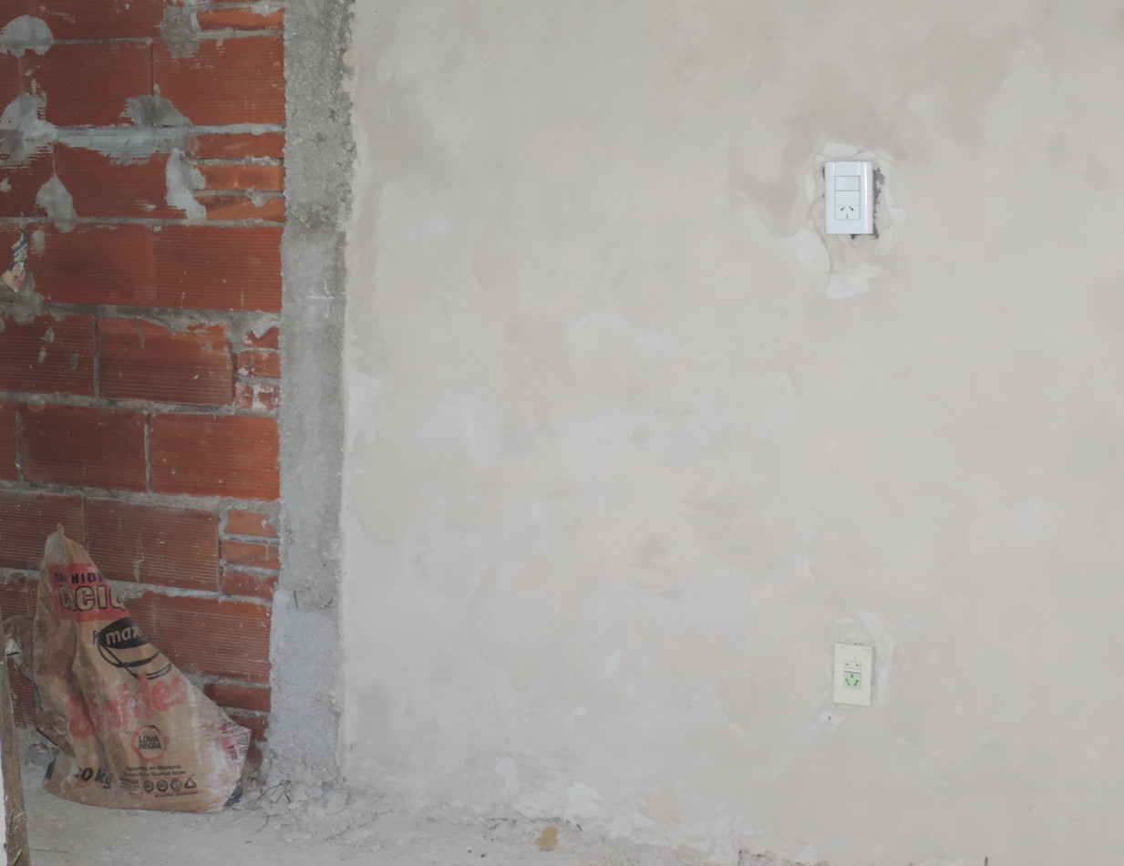 Casa 3 Amb a terminar sobre lote de 696 M2 en Tala sur