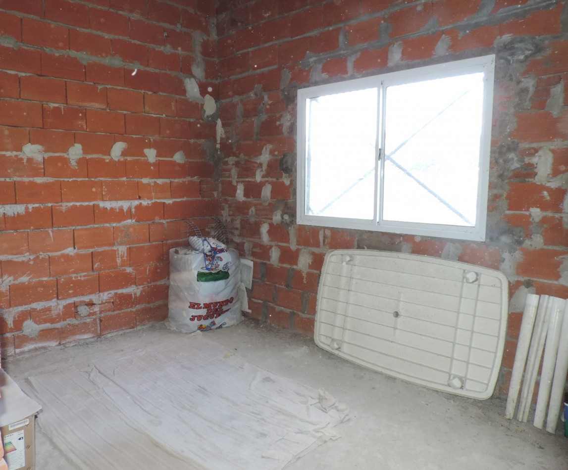 Casa 3 Amb a terminar sobre lote de 696 M2 en Tala sur