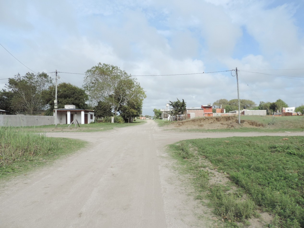 Casa 3 Amb a terminar sobre lote de 696 M2 en Tala sur