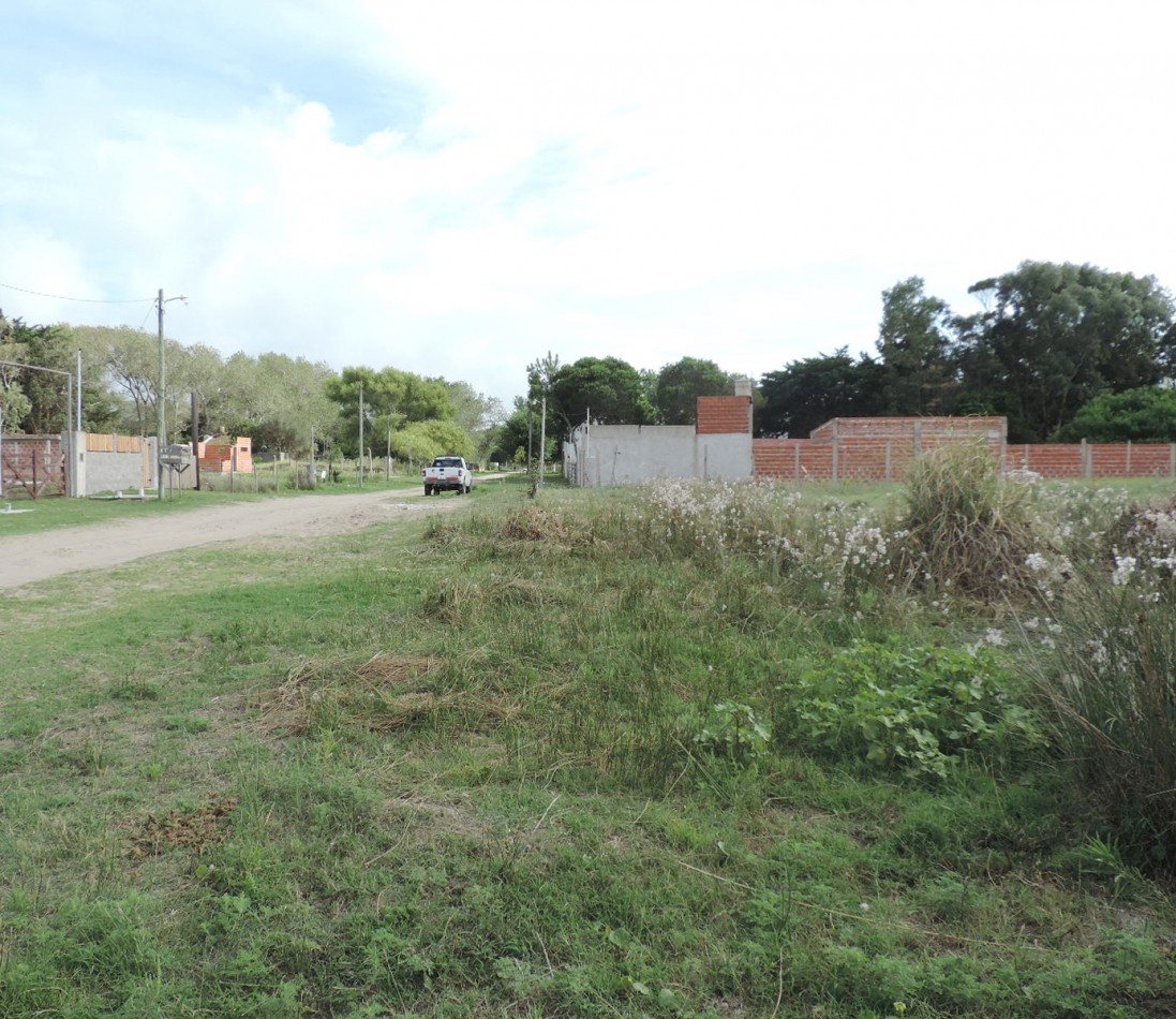 Casa 3 Amb a terminar sobre lote de 696 M2 en Tala sur