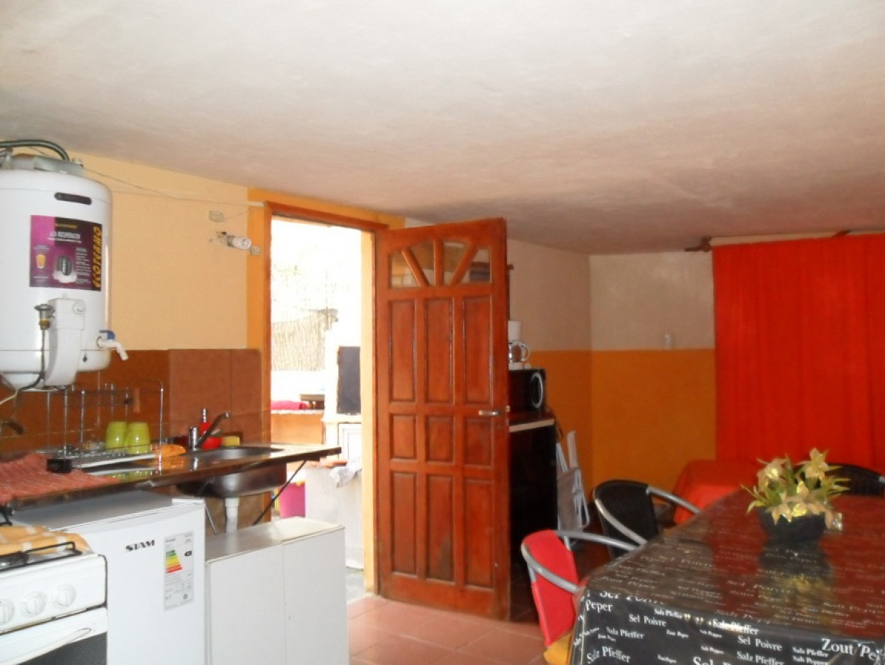 Casa  3 Amb. con depto. 2 Amb Calle 8 e 12 y Av. II