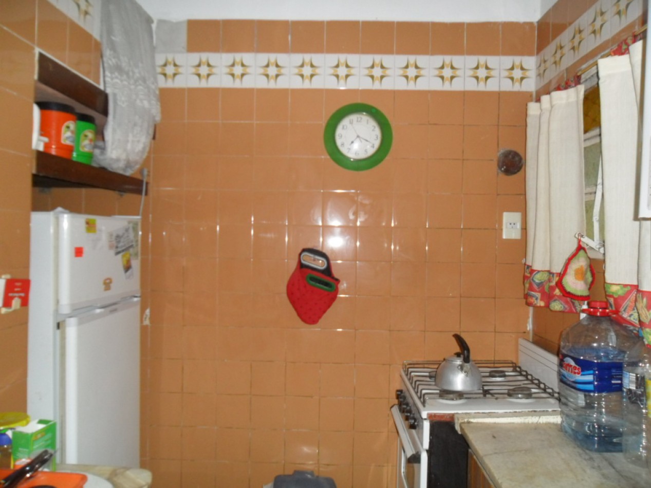 Casa a refaccionar sobre excelente lote centrico