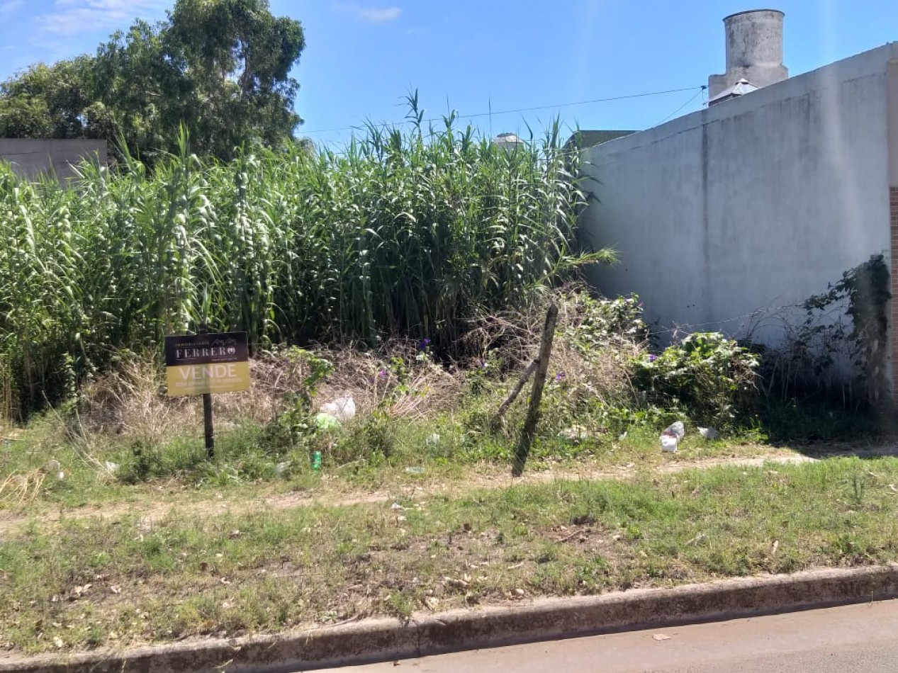 Lote centrico ante esquina a 200 Mts del mar
