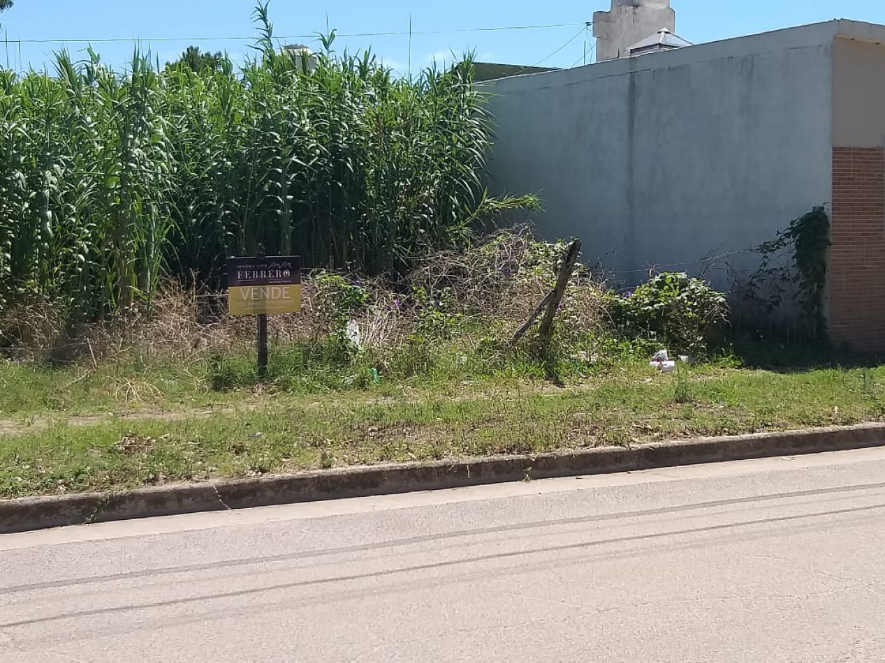 Lote centrico ante esquina a 200 Mts del mar