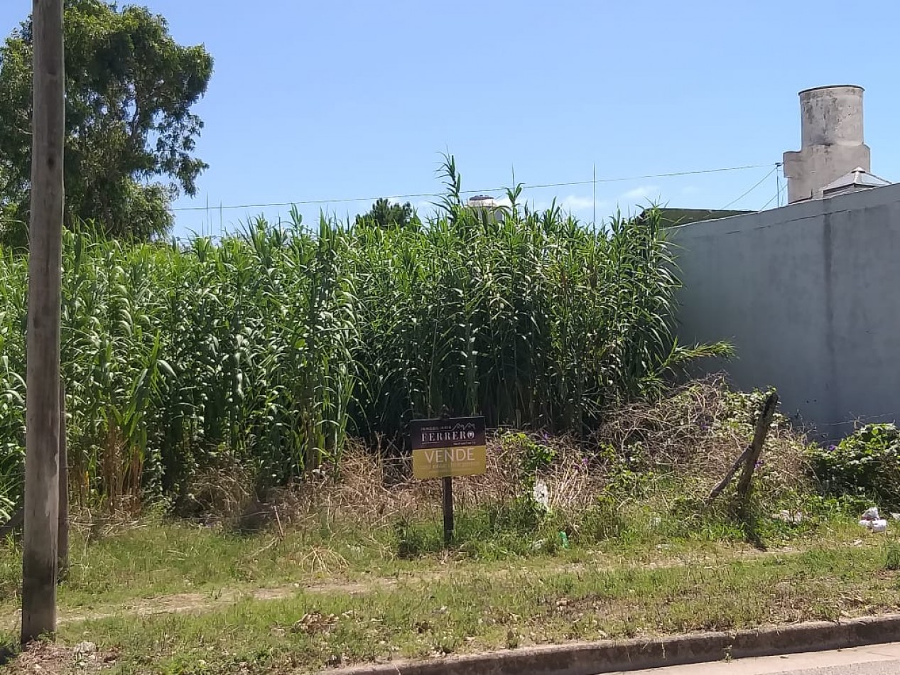 Lote centrico ante esquina a 200 Mts del mar