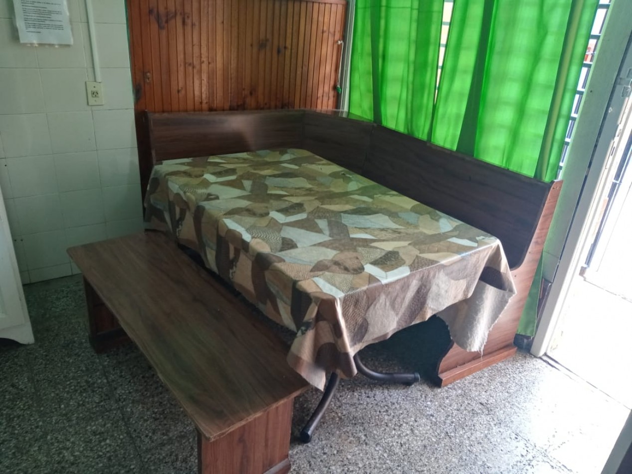 Complejo de DOS casas sobre calle UNO centro 