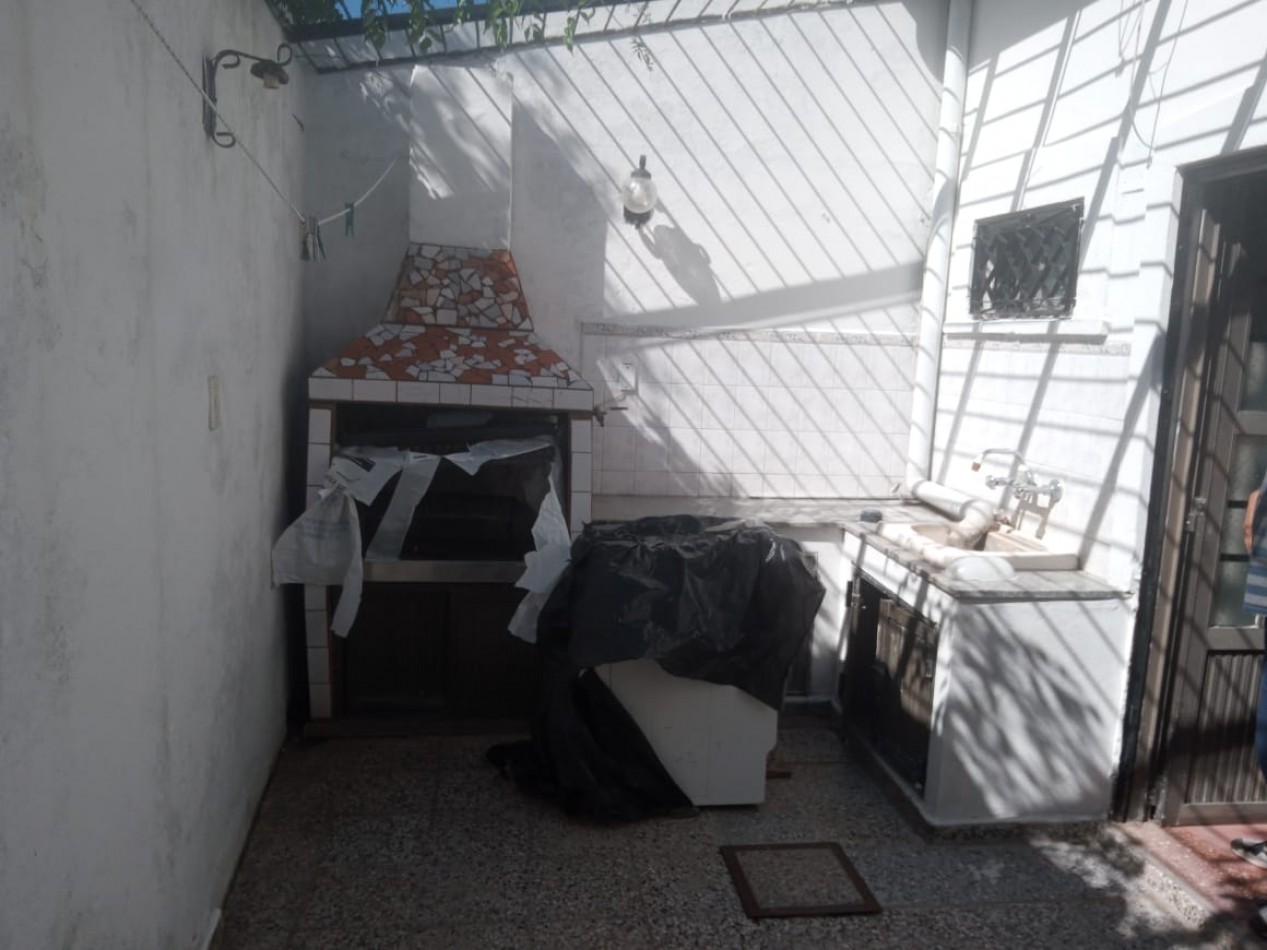 Duplex 2 amb. c/patio centrico  