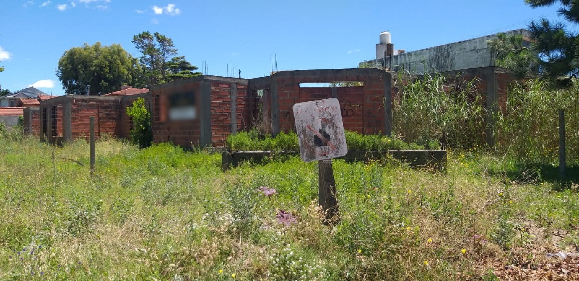 Lote con mejoras planos aprobados