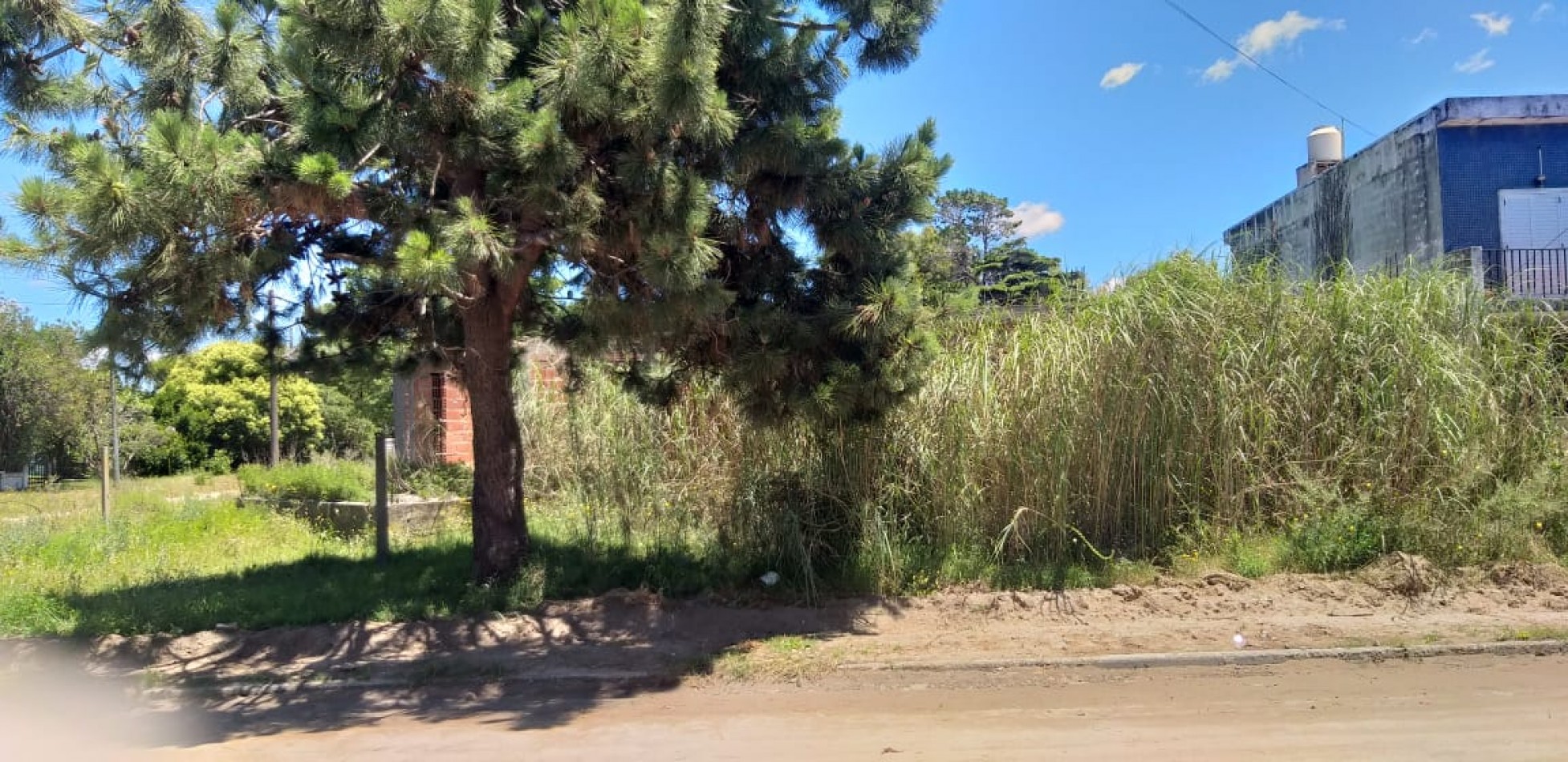 Lote con mejoras planos aprobados