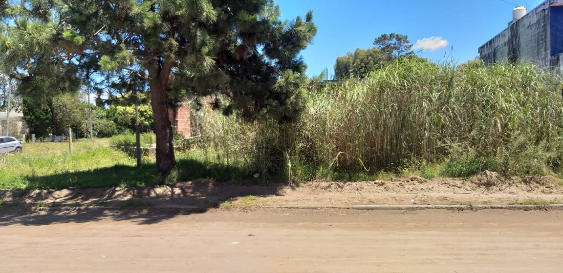 Lote con mejoras planos aprobados