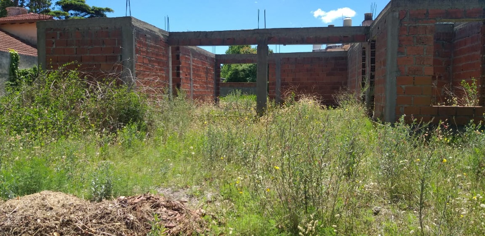 Lote con mejoras planos aprobados