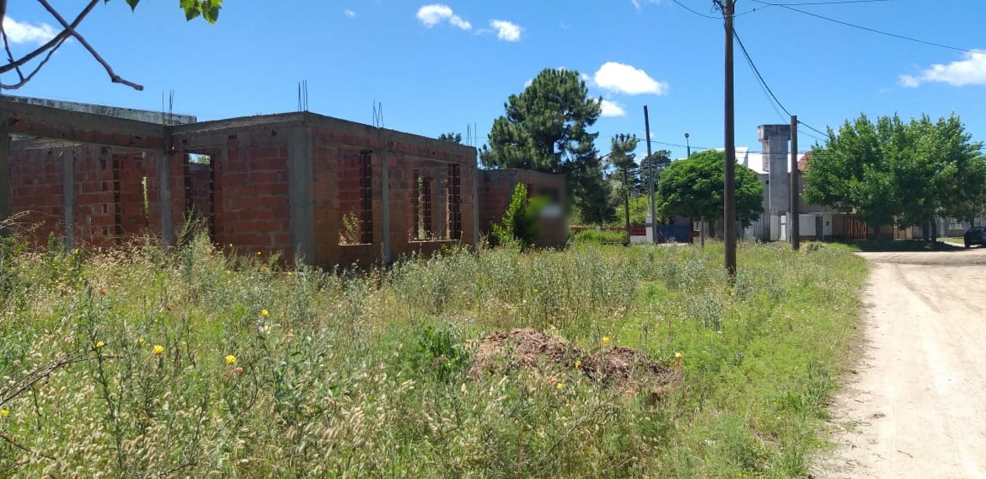 Lote con mejoras planos aprobados