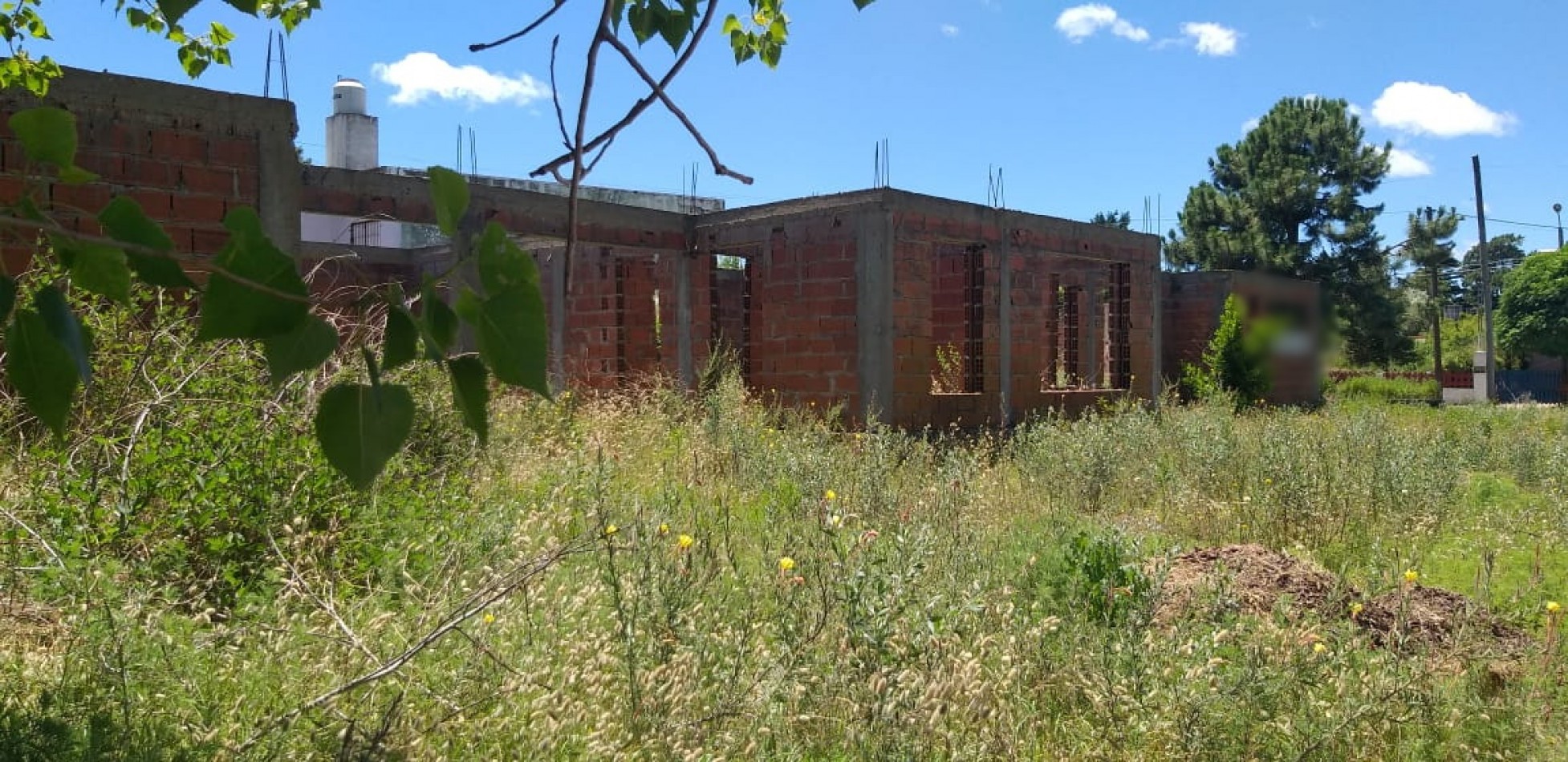 Lote con mejoras planos aprobados