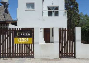 Casa moderna con dos Deptos.