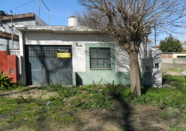 Casa de 3 Amb.con patio y cochera a refaccionar