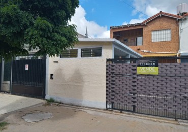 Complejo de DOS casas sobre calle UNO centro 