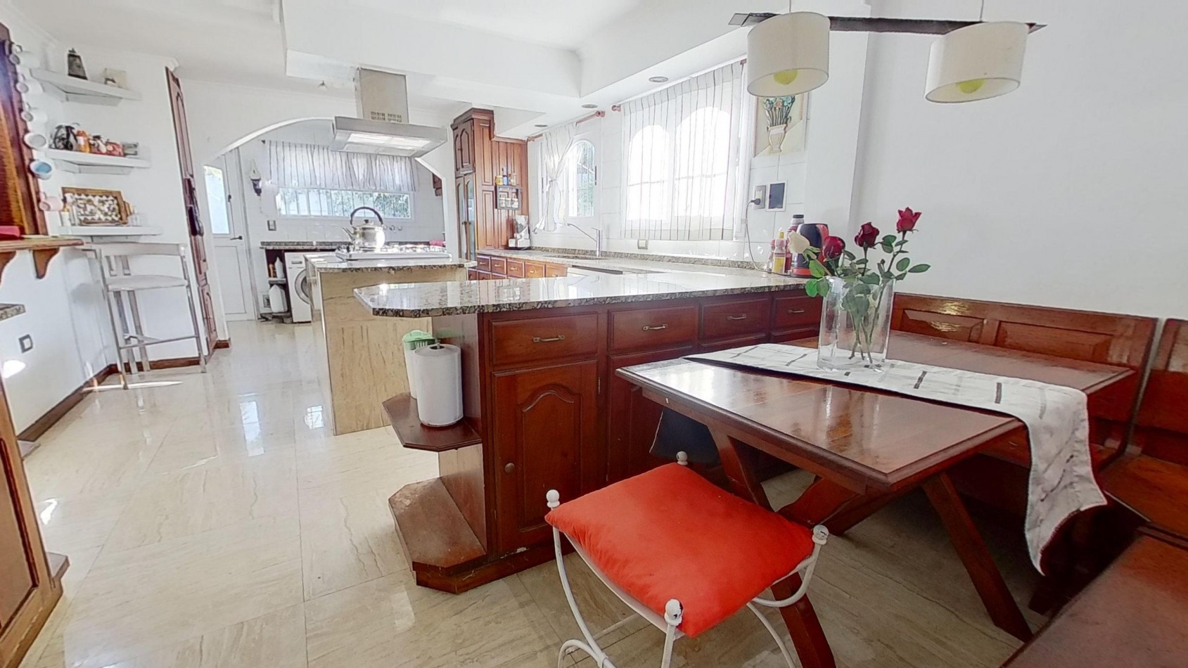 CHALET EN RANELAGH CON QUINCHO PILETA JARDIN 4 DORMITORIOS