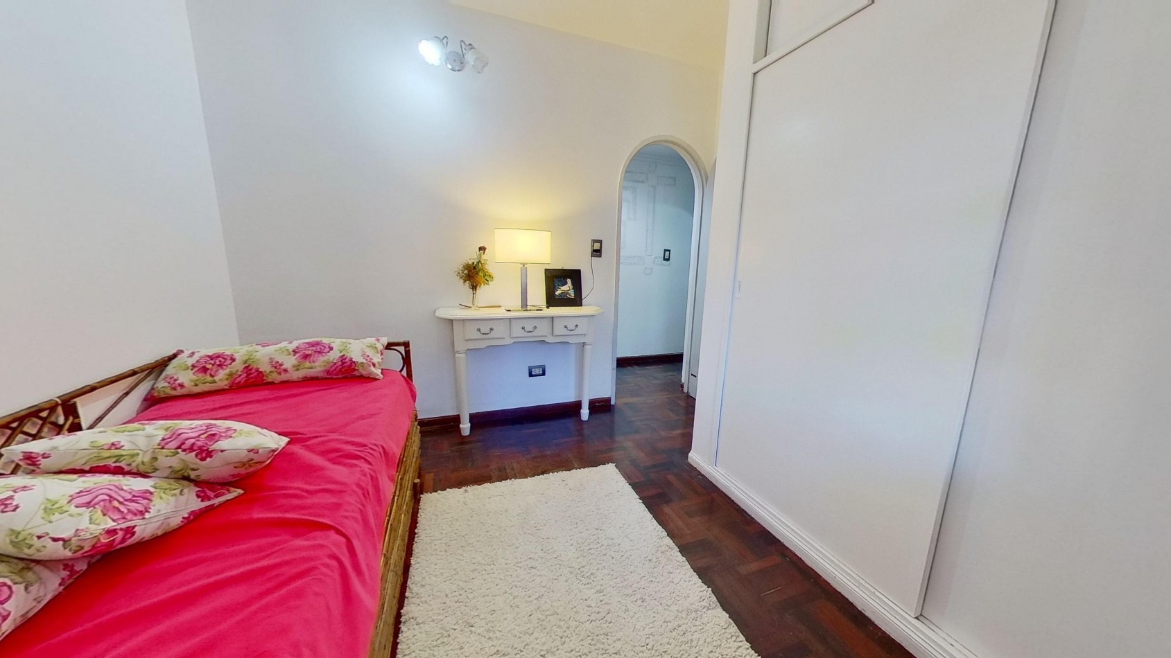 CHALET EN RANELAGH CON QUINCHO PILETA JARDIN 4 DORMITORIOS