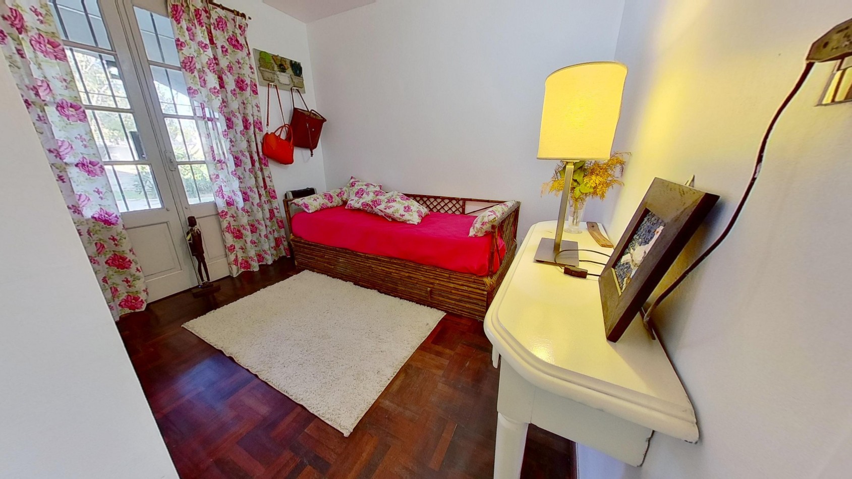 CHALET EN RANELAGH CON QUINCHO PILETA JARDIN 4 DORMITORIOS