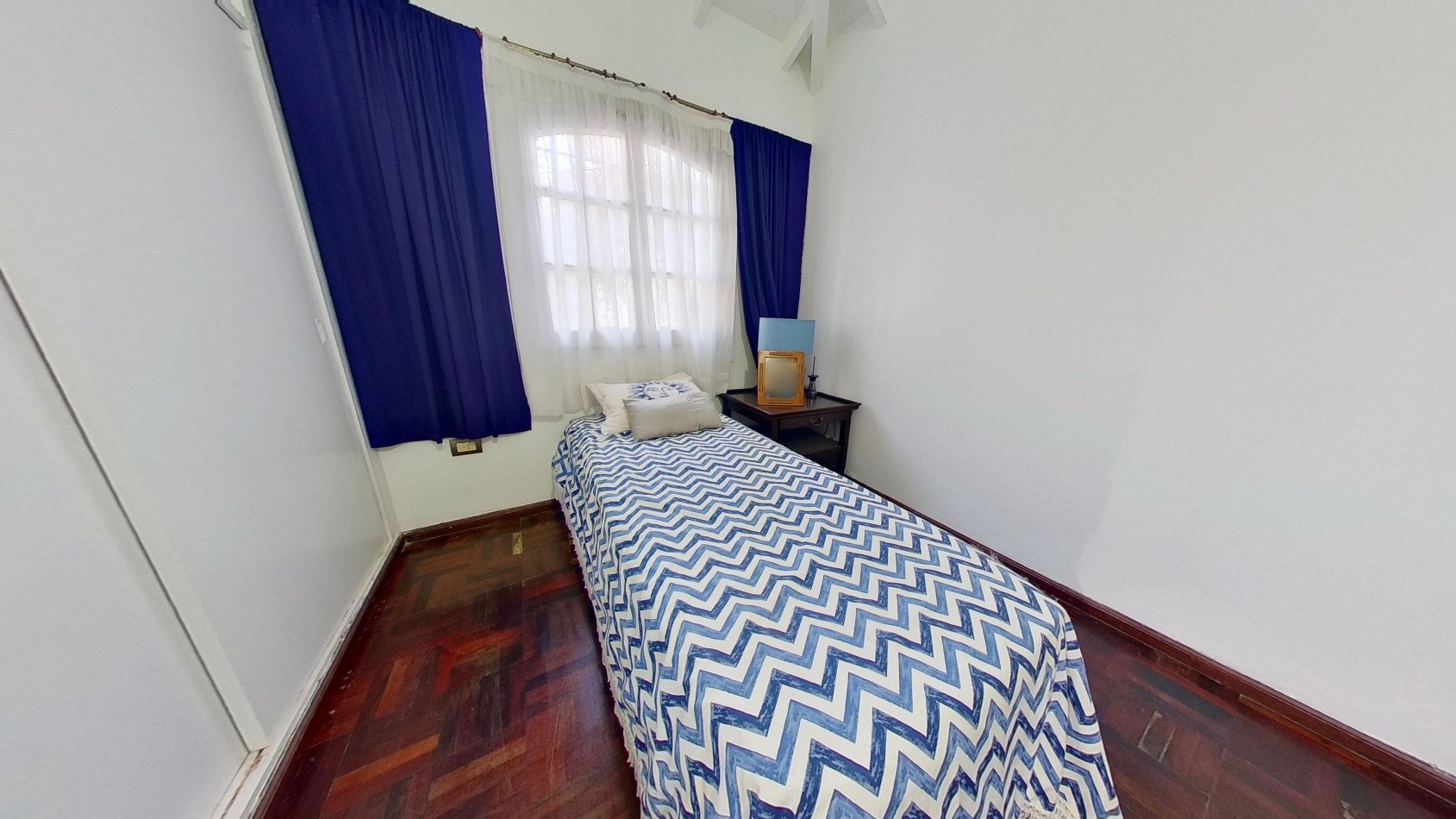 CHALET EN RANELAGH CON QUINCHO PILETA JARDIN 4 DORMITORIOS