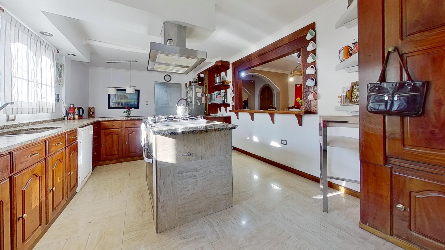 CHALET EN RANELAGH CON QUINCHO PILETA JARDIN 4 DORMITORIOS