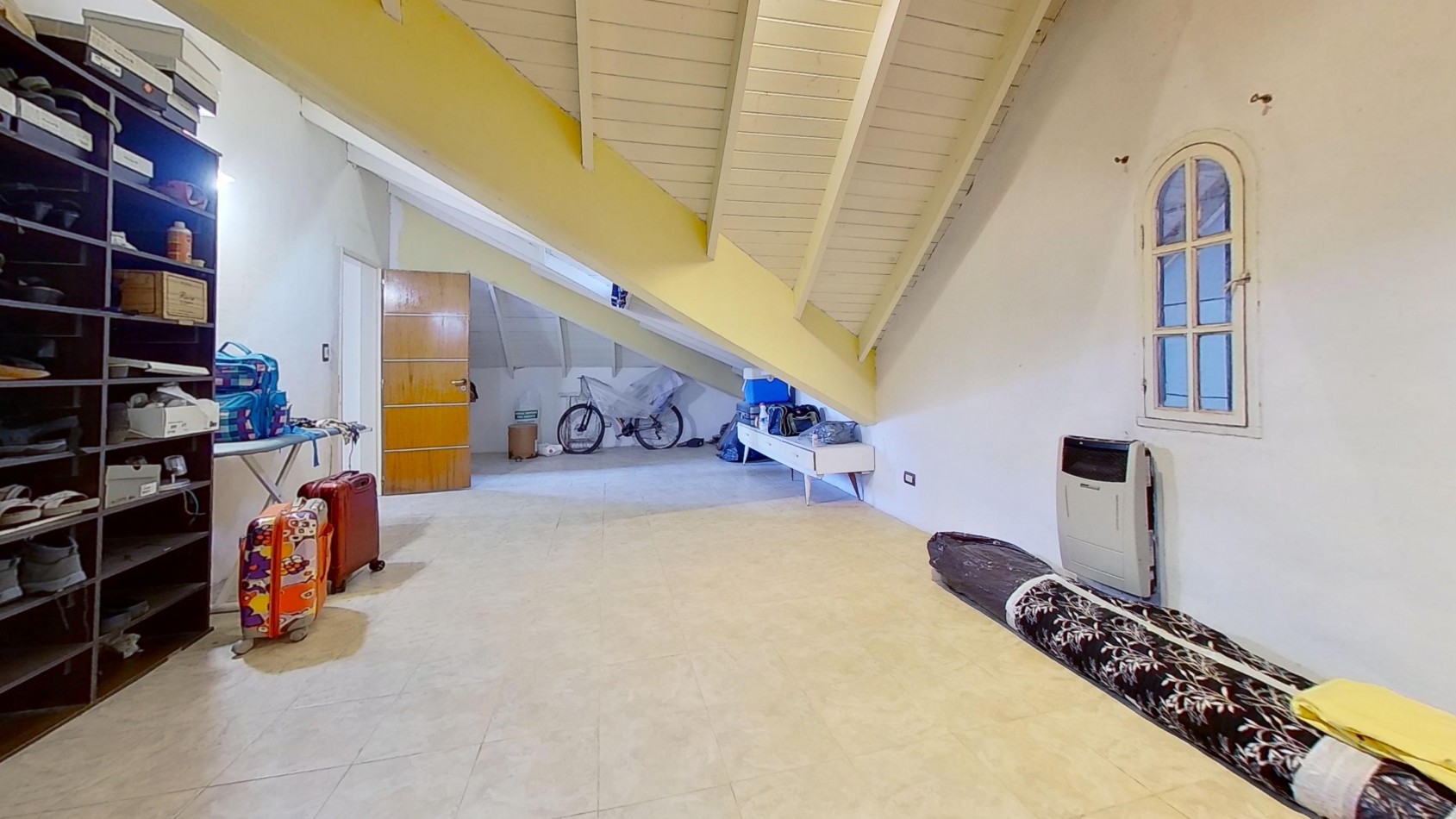 CHALET EN RANELAGH CON QUINCHO PILETA JARDIN 4 DORMITORIOS