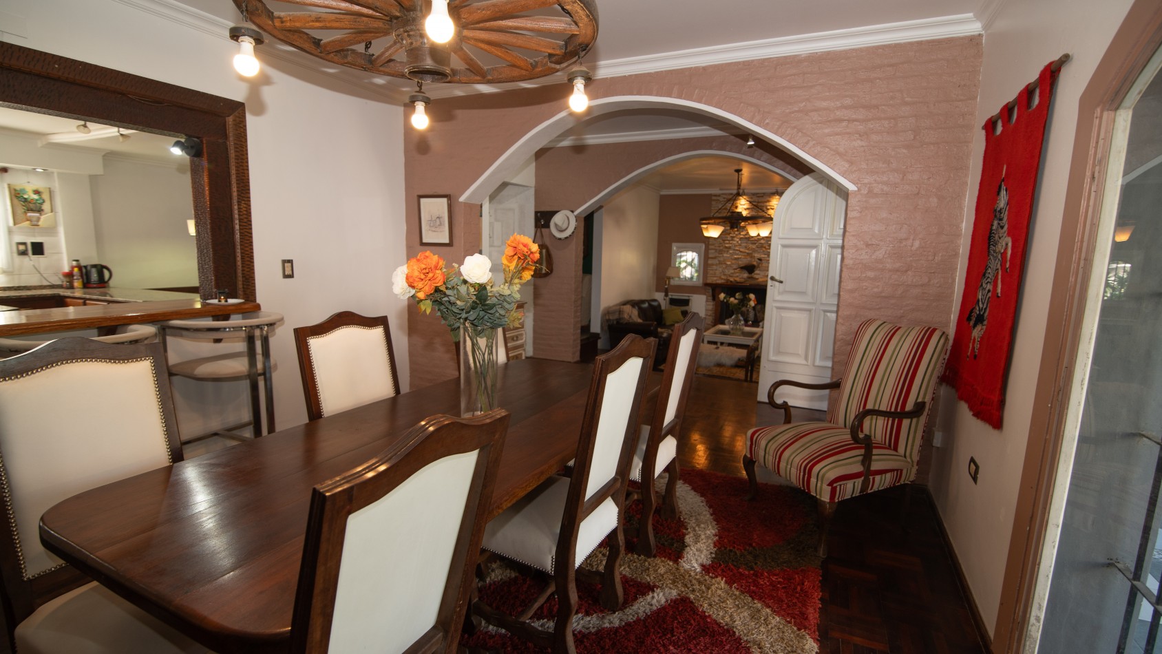 CHALET EN RANELAGH CON QUINCHO PILETA JARDIN 4 DORMITORIOS