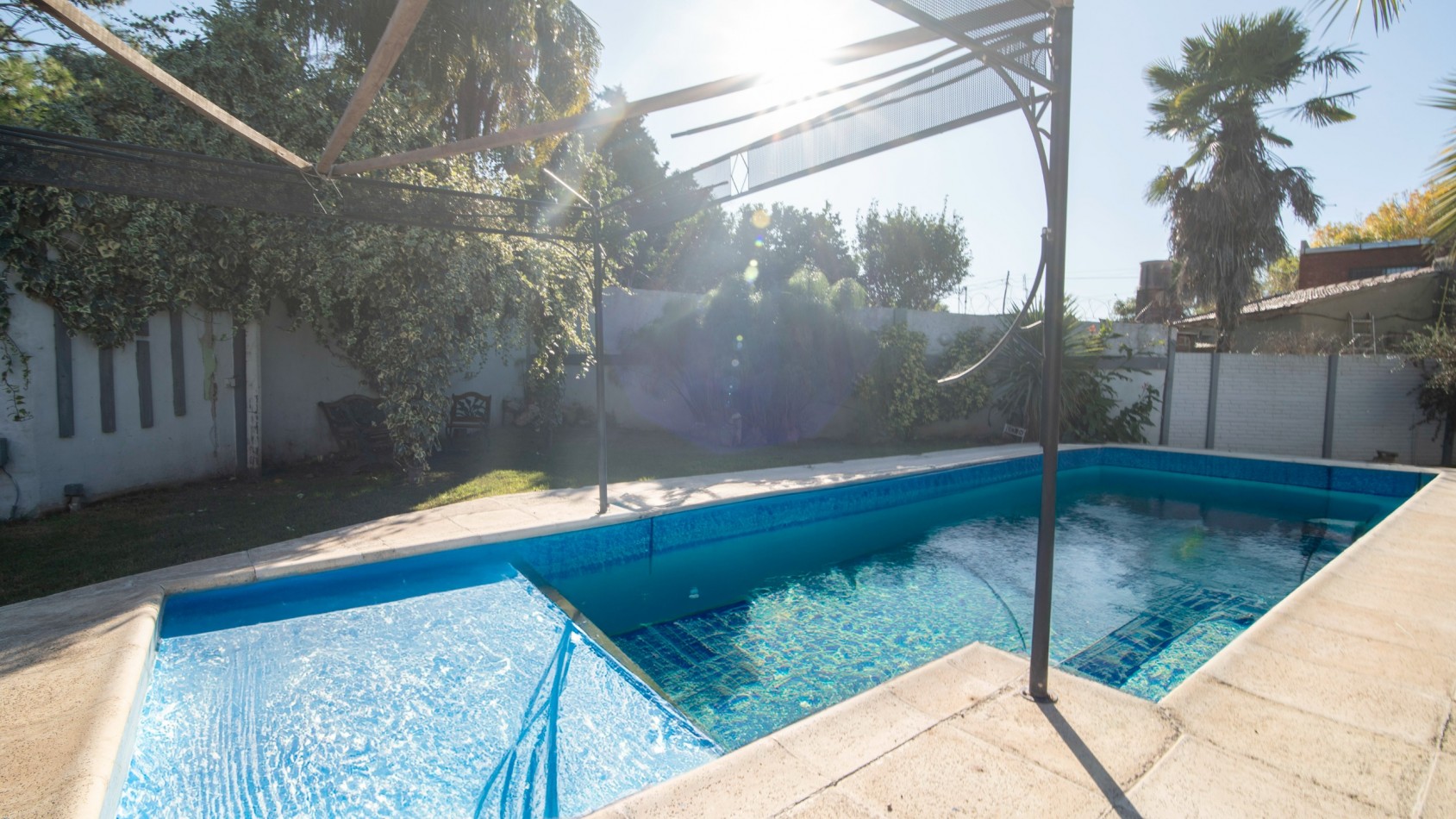 CHALET EN RANELAGH CON QUINCHO PILETA JARDIN 4 DORMITORIOS