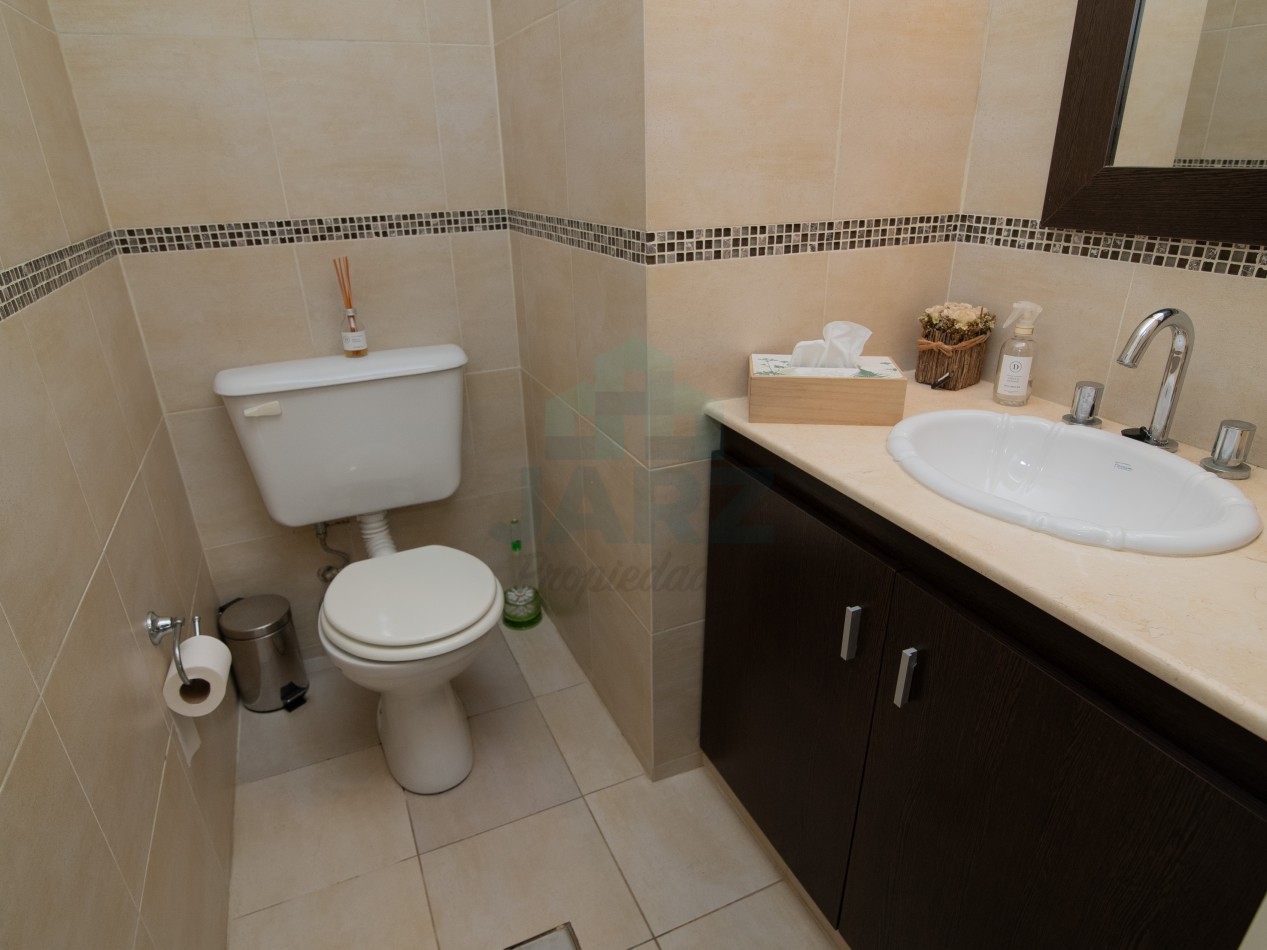 VENTA CASA EN RANELAGH CON PARRILLA PARQUE 
