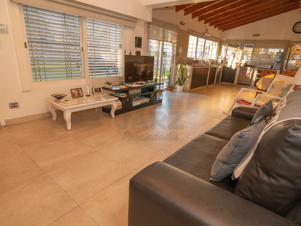 VENTA CASA EN RANELAGH CON PARRILLA PARQUE 