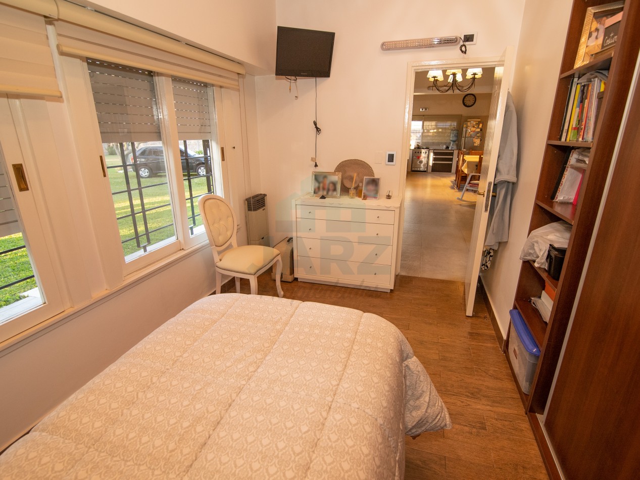 VENTA CASA EN RANELAGH CON PARRILLA PARQUE 