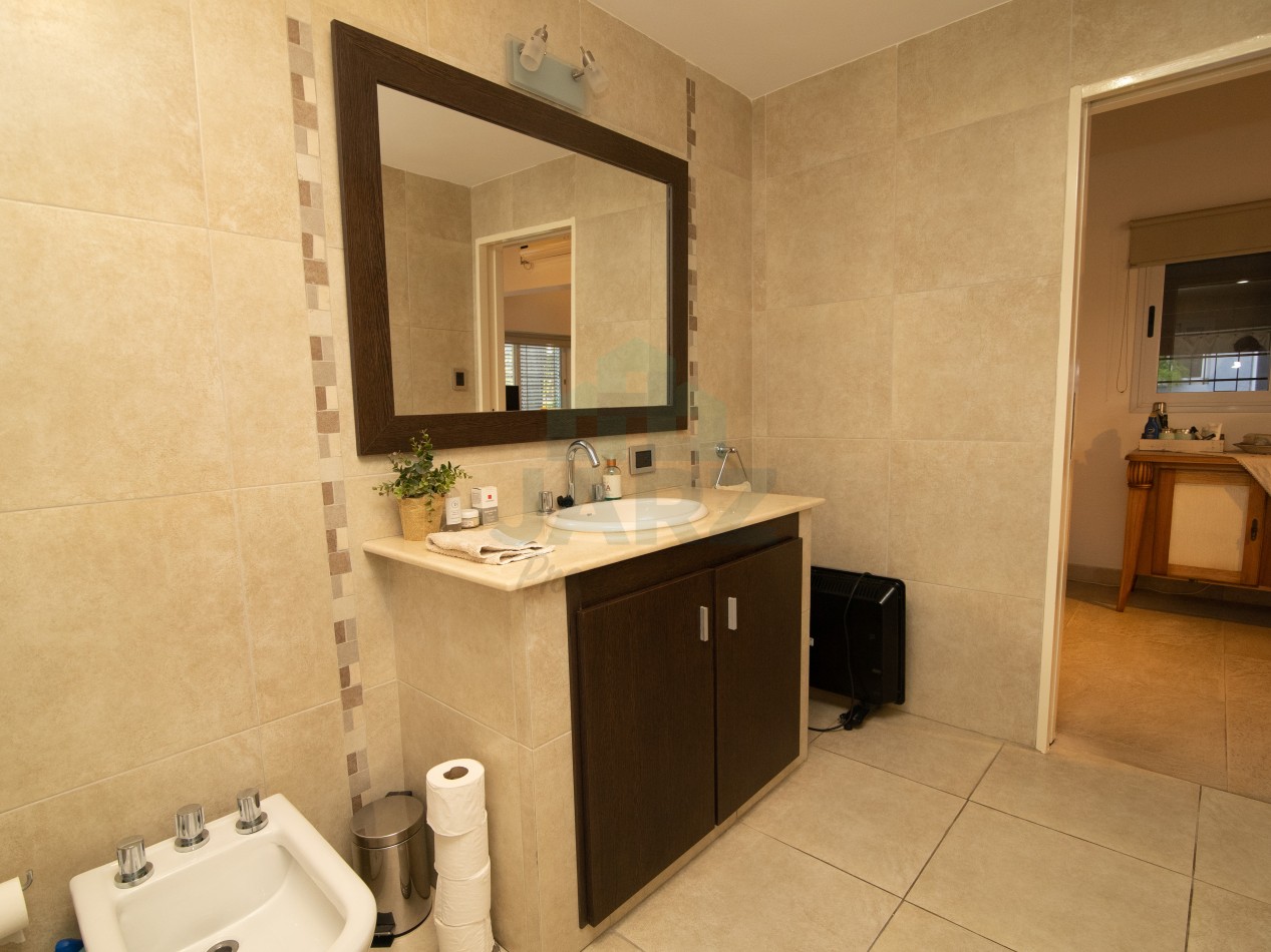 VENTA CASA EN RANELAGH CON PARRILLA PARQUE 