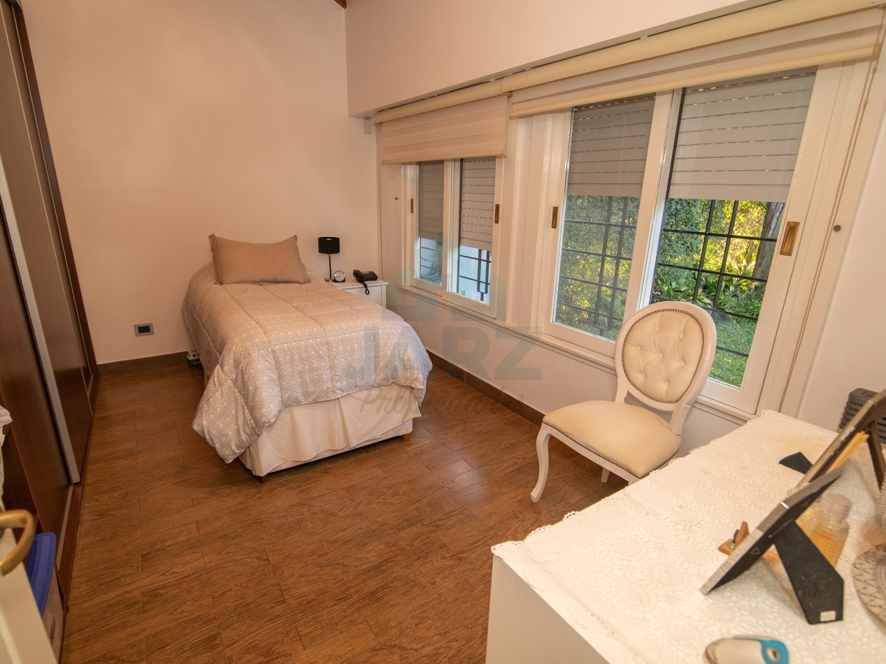 VENTA CASA EN RANELAGH CON PARRILLA PARQUE 