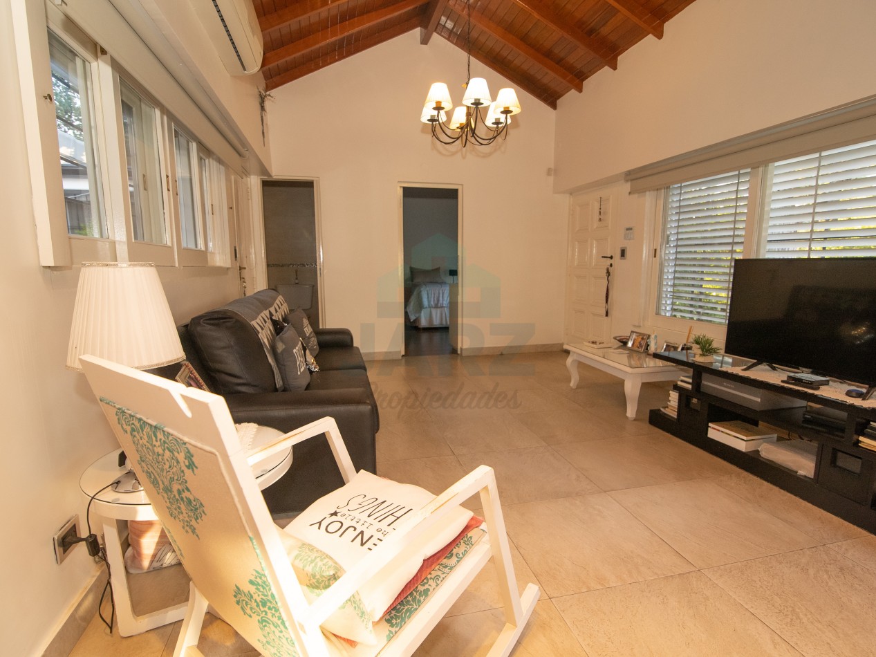 VENTA CASA EN RANELAGH CON PARRILLA PARQUE 