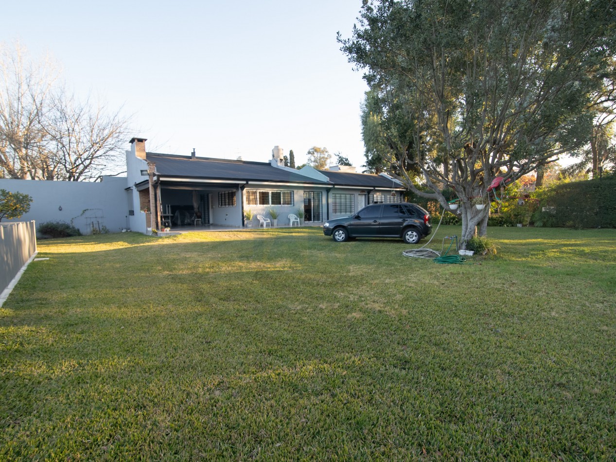 VENTA CASA EN RANELAGH CON PARRILLA PARQUE 