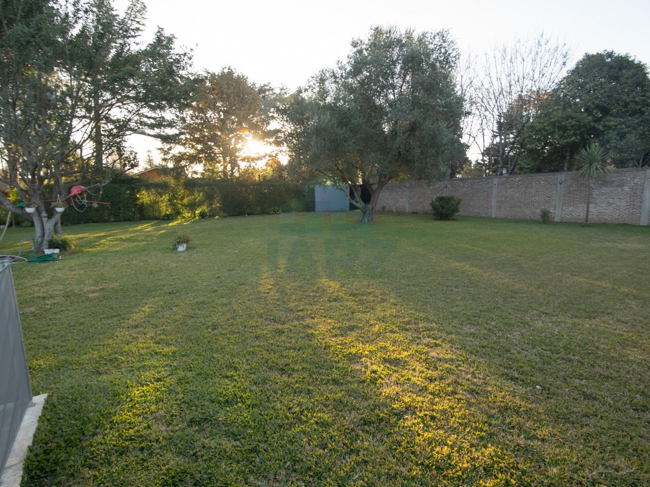 VENTA CASA EN RANELAGH CON PARRILLA PARQUE 